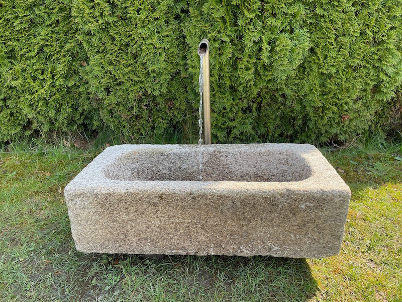 Gartenbrunnen klein mit Wasserauslauf