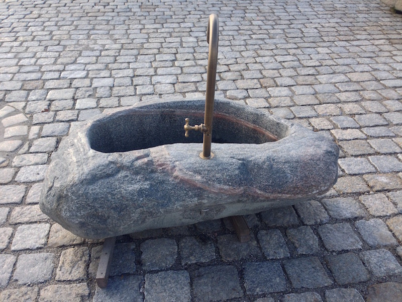 Naturstein Findling geflammte Oberfläche