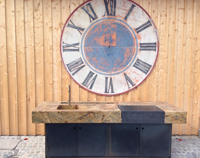 Gartenküche München mit Holzkohlegrill