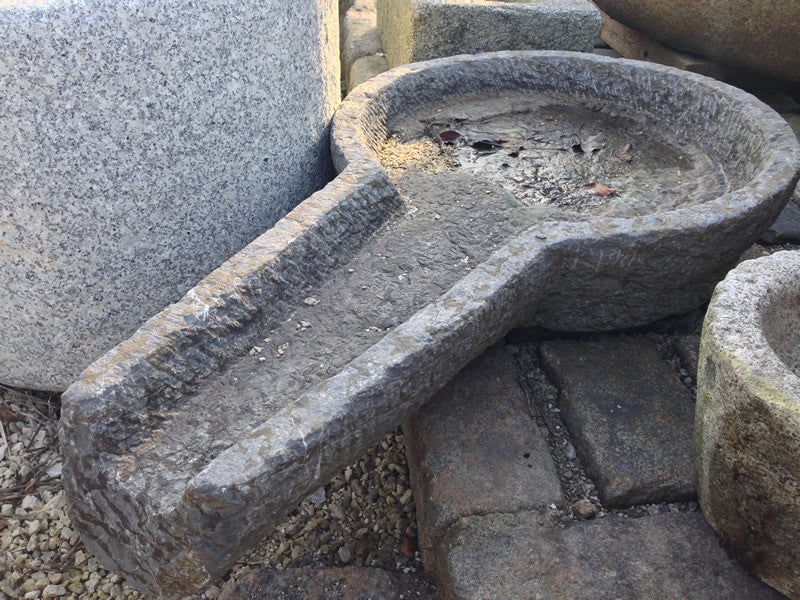 Steinbehältnis aus alter Mühle