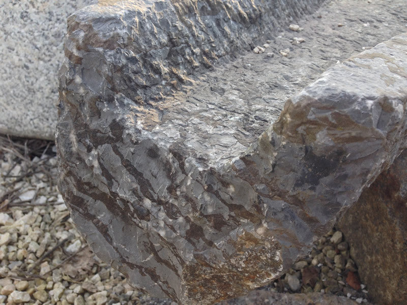 Brunneneinlauf aus Stein