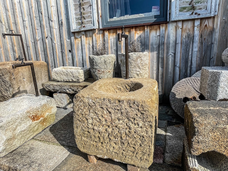 Alter Brunnen aus Sandstein