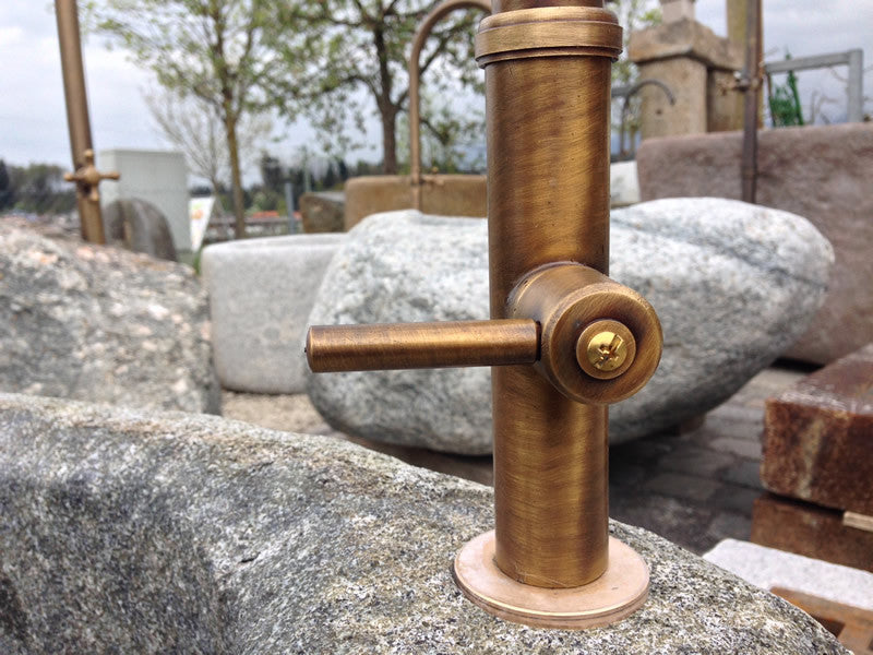 Wassereinlauf Steinbrunnen