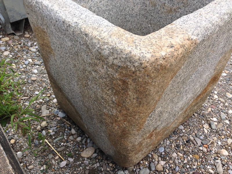 Rost Optik Granitbrunnen