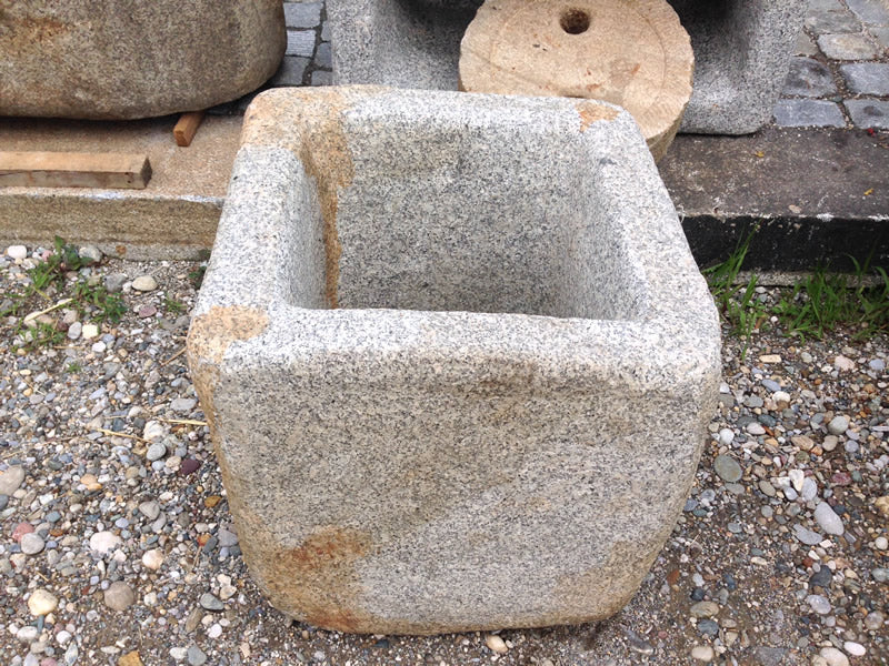 Granitbrunnen quadratisch Rost Optik