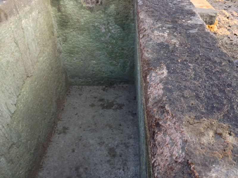 Alter Natursteinbrunnen Brunnenbecken