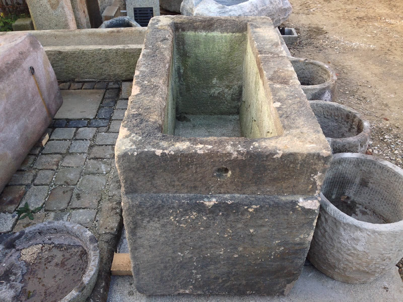 Natursteinbrunnen für den Garten