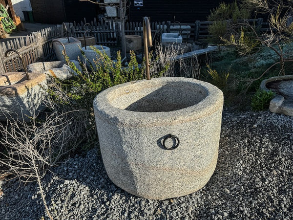 Granitbrunnen rund