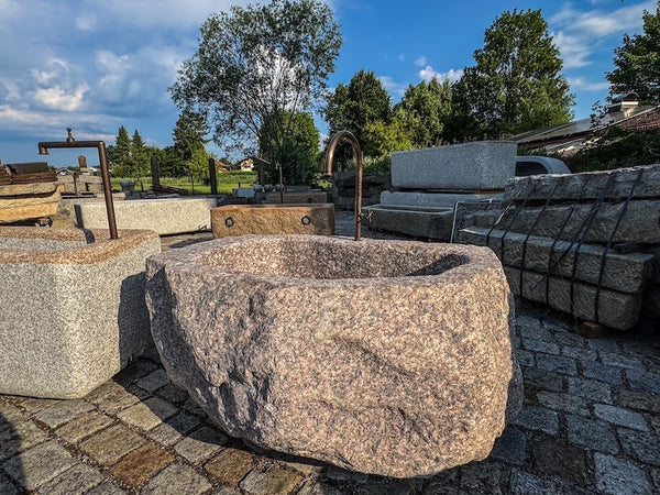 Gartenbrunnen mit Wasserhahn