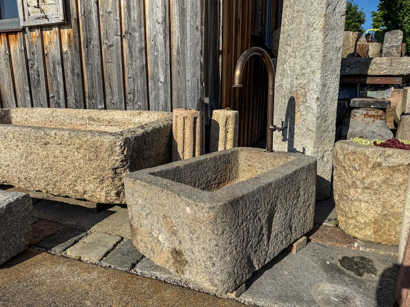Kleiner Granittrog alt