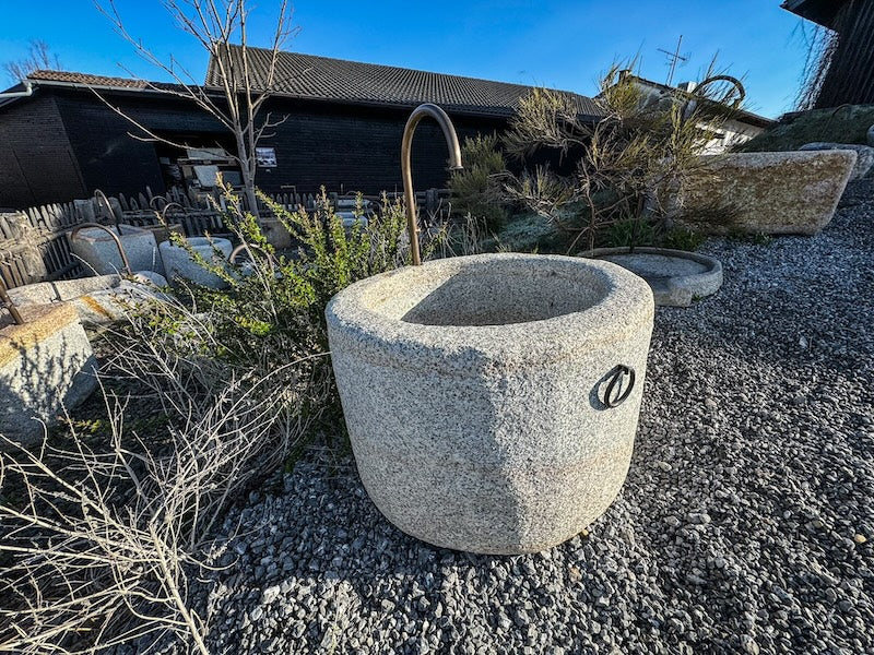 Granitbrunnen rund gebraucht