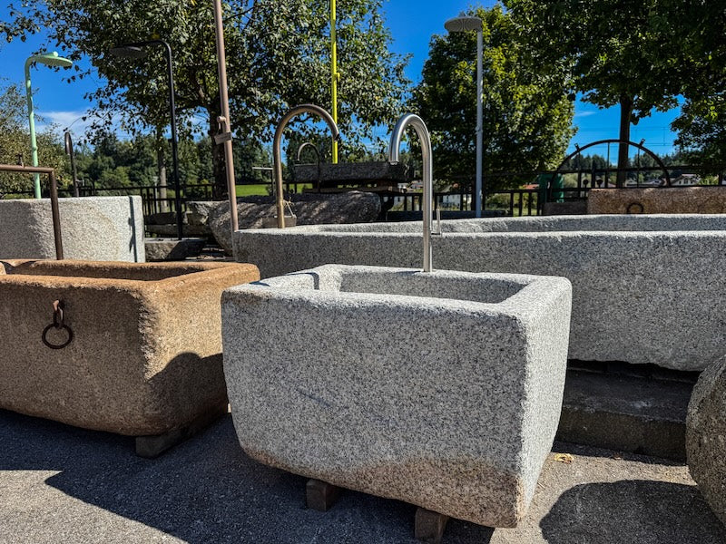 Steinbrunnen outdoor