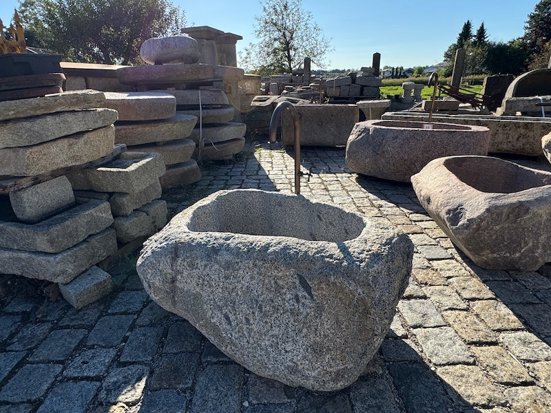 Findlingsbrunnen Messingwassereinlauf handgefertigt