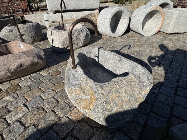 Findlingsbrunnen Rost optik
