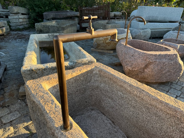 Grander Brunnen Wasserauslauf