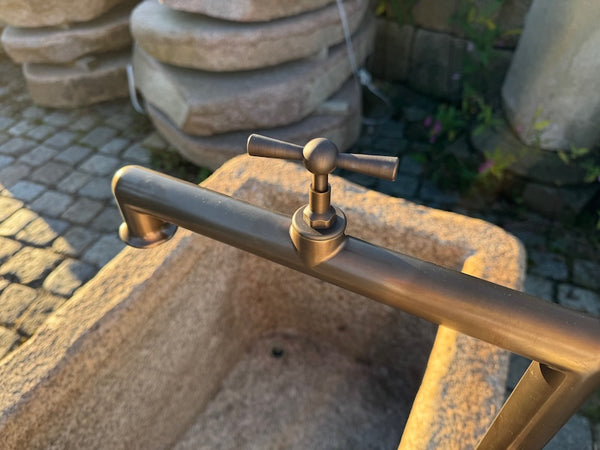 Grander Brunnen rechteckig mit Messinghandrad
