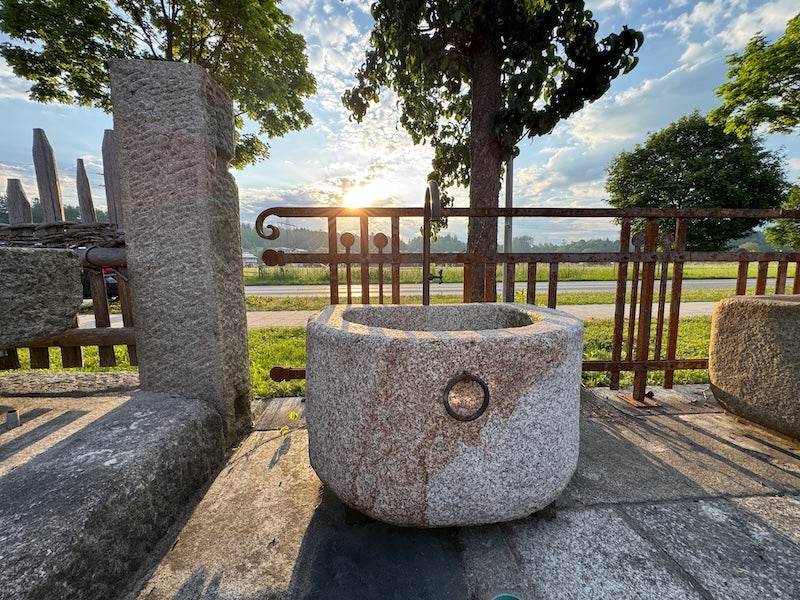 Granitbrunnen Garten