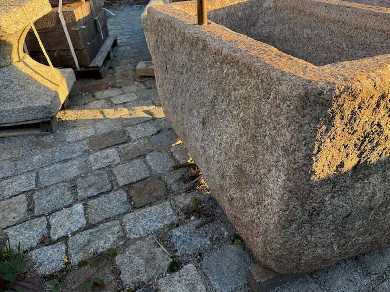Grander Brunnen rechteckig Vorderansicht