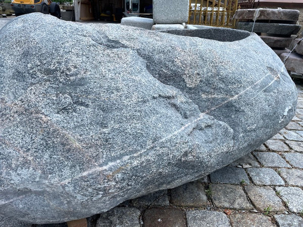 Findlingsbrunnen XXL Seitenansicht