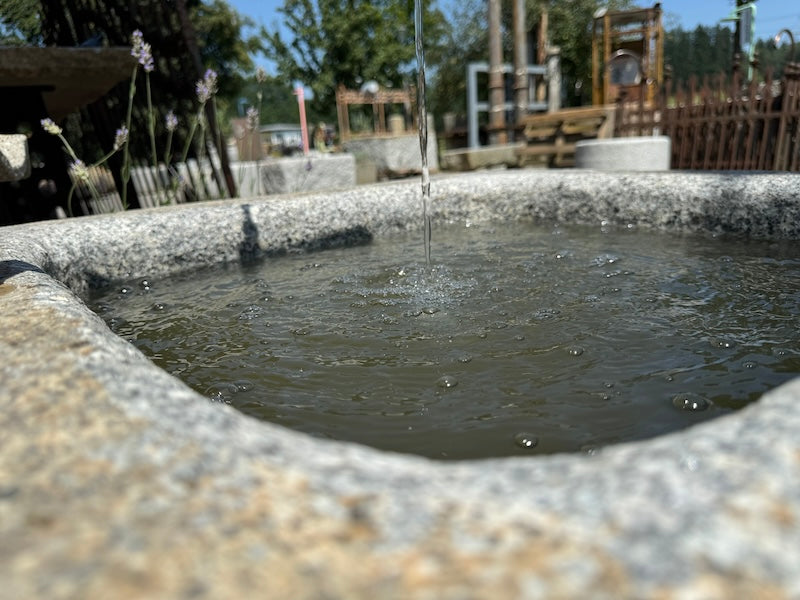 Granitbrunnen Becken