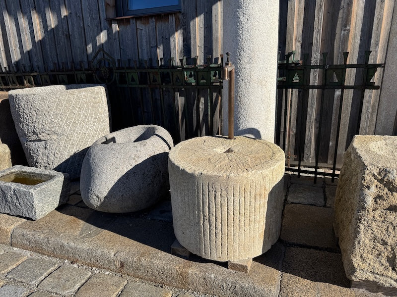 Wasserstelle im Garten aus Granit - Unikat