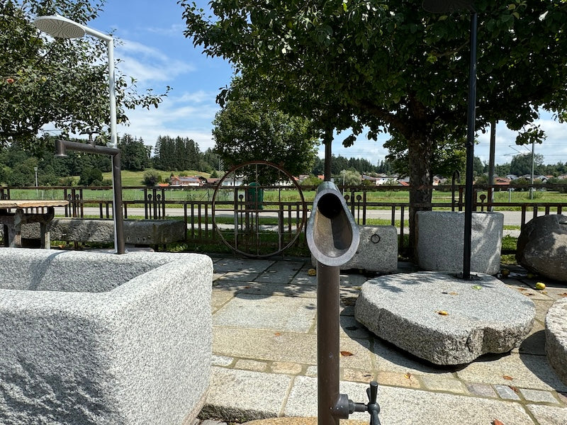 Gartenbrunnen Wasserfall mit Einlauf