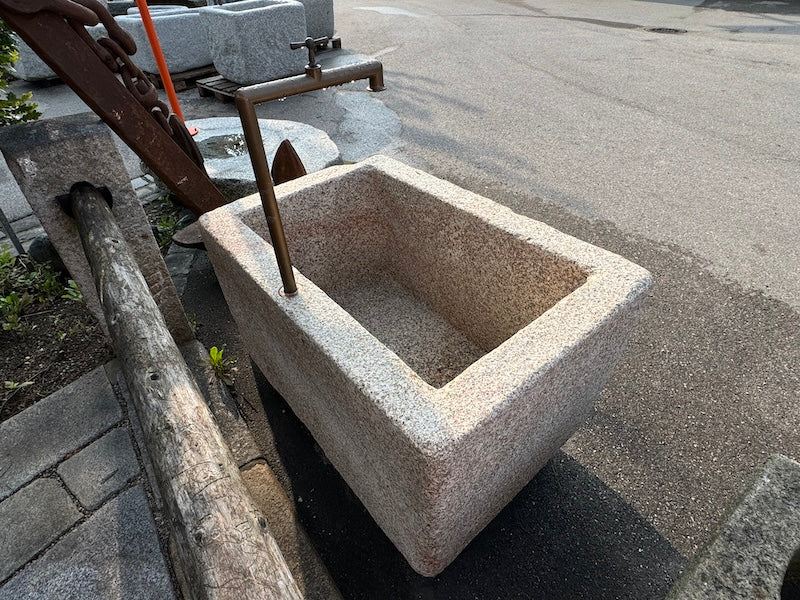 Steinbrunnen aus Granit