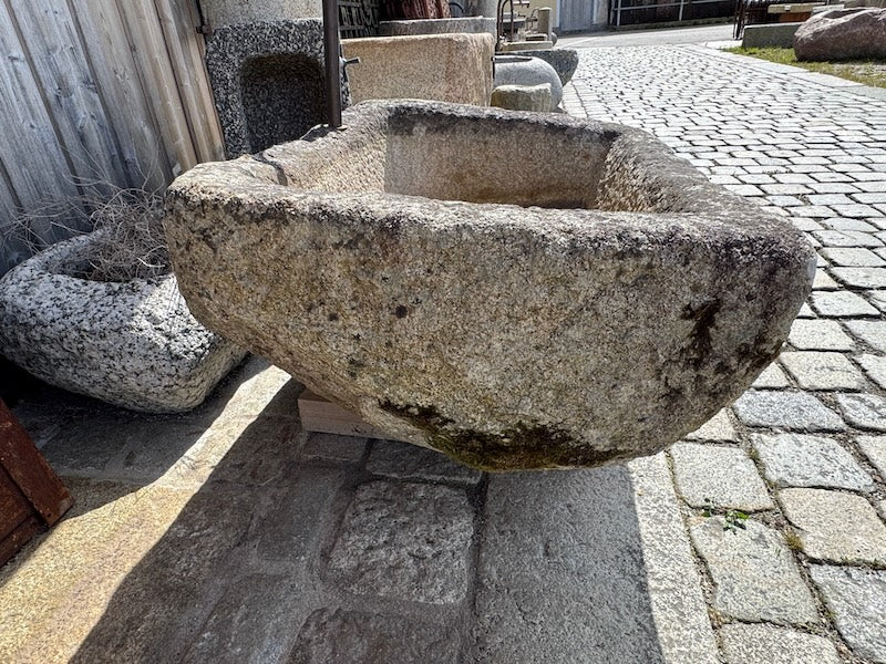 alter Brunnen oval