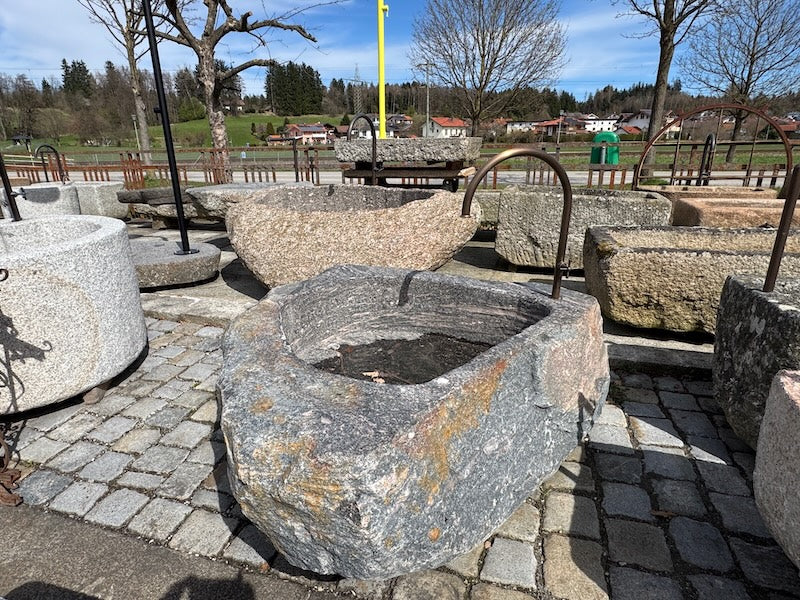 Findlingsbrunnen XL mit Quarzeinschlüssen