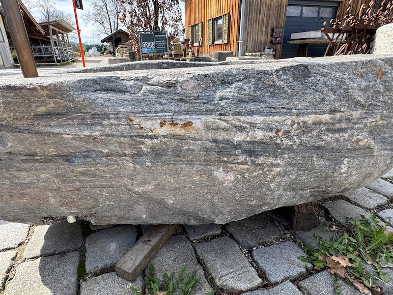 Findlingsbrunnen XL Oberfläche