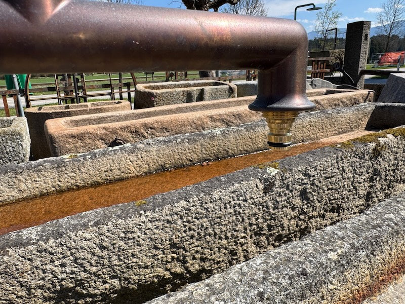 Steinbrunnen Unikat Wasserauslauf
