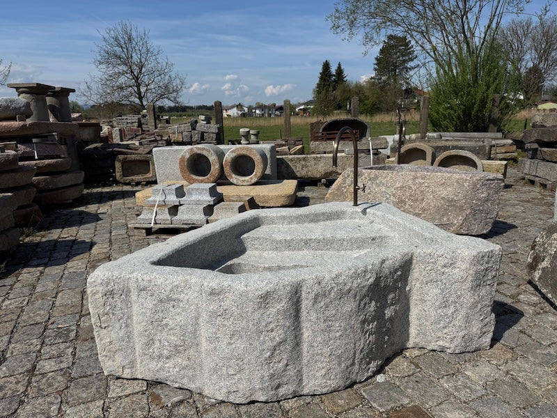Granitbrunnen Rosenheim / Bayern