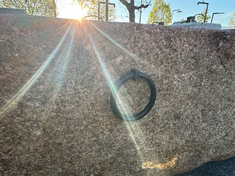 Großer Natursteinbrunnen