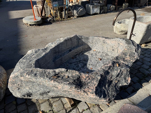 Findlingsbrunnen XL mit Quarzeinschlüssen