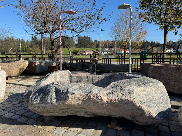 Findlingsbrunnen XL grau