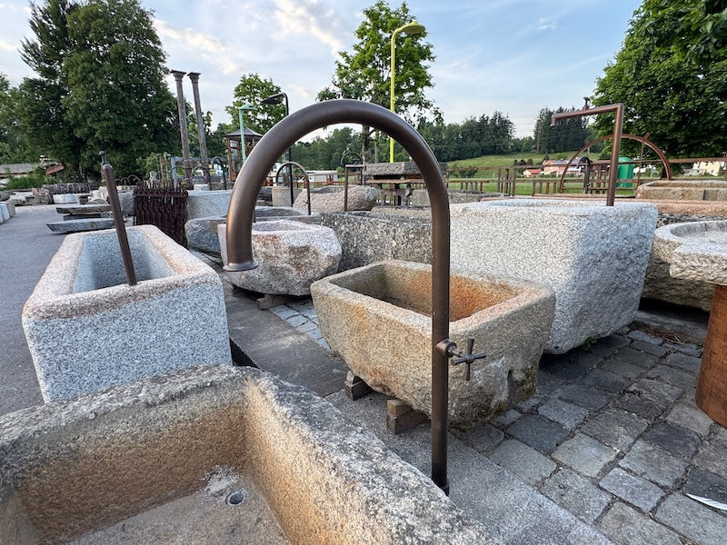 Historische Brunnen mit Wassereinlauf