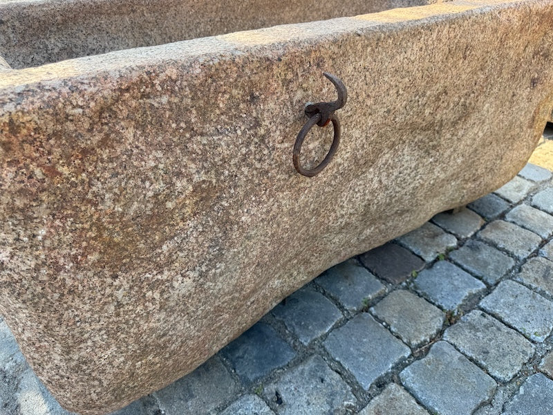 Steinbrunnen Österreich mit Patina