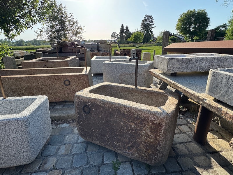Grander Brunnen Wasserauslauf