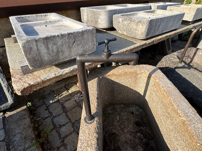 Grander Brunnen rechteckig mit Messinghandrad