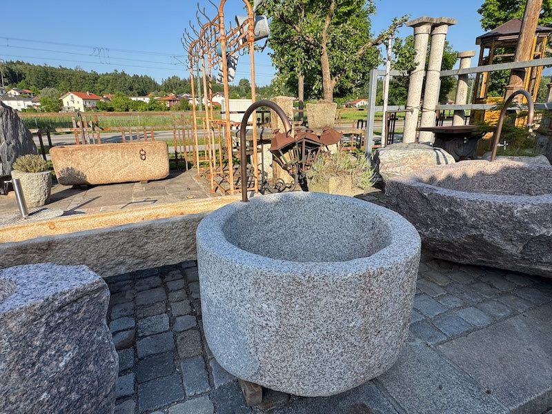 Granitbrunnen rund