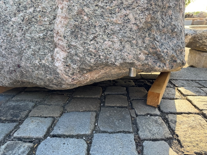 Gartenbrunnen mit Wasserhahn