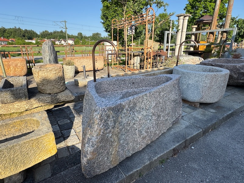 Gartenbrunnen mit Wasserhahn