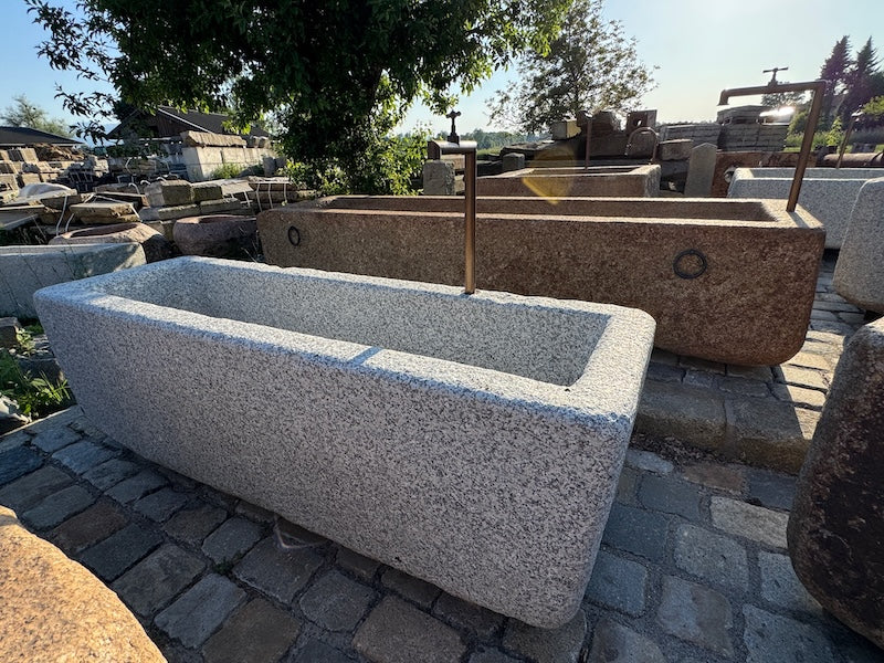 Steinbrunnen aus Granit