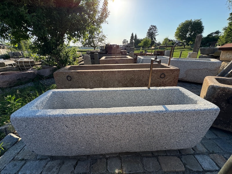 Steinbrunnen Granit hell