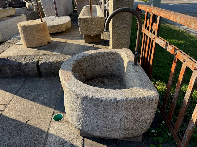 Granitbrunnen Garten