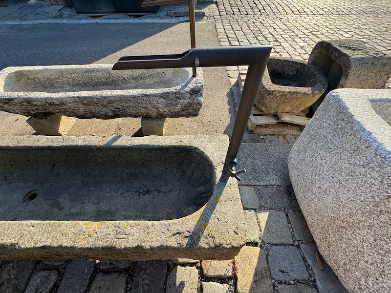 Stein Futtertrog Wassereinlauf