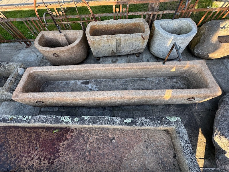 Gartenbrunnen alt mit Auslauf