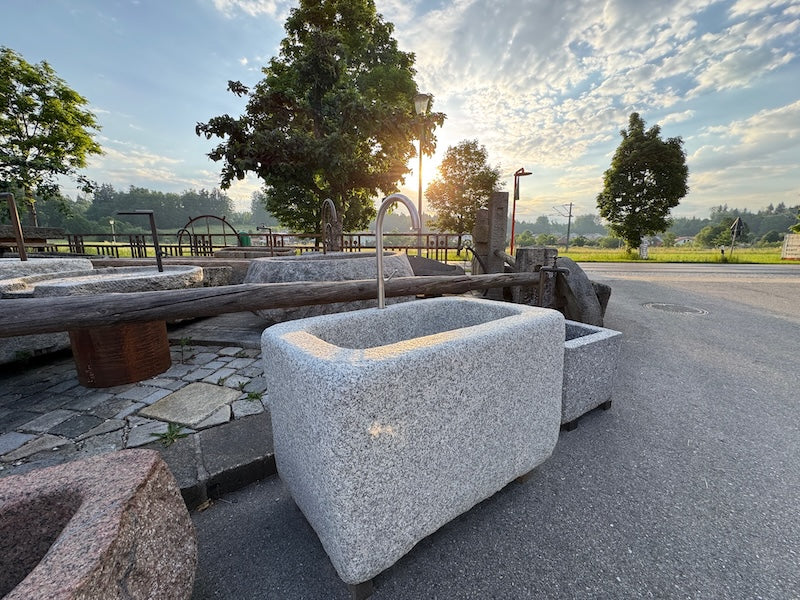 Steinbrunnen outdoor