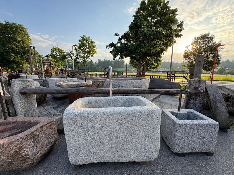Steinbrunnen outdoor