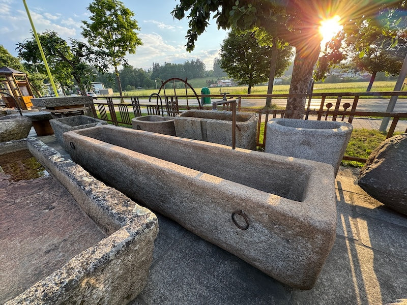 Gartenbrunnen alt mit Einlauf